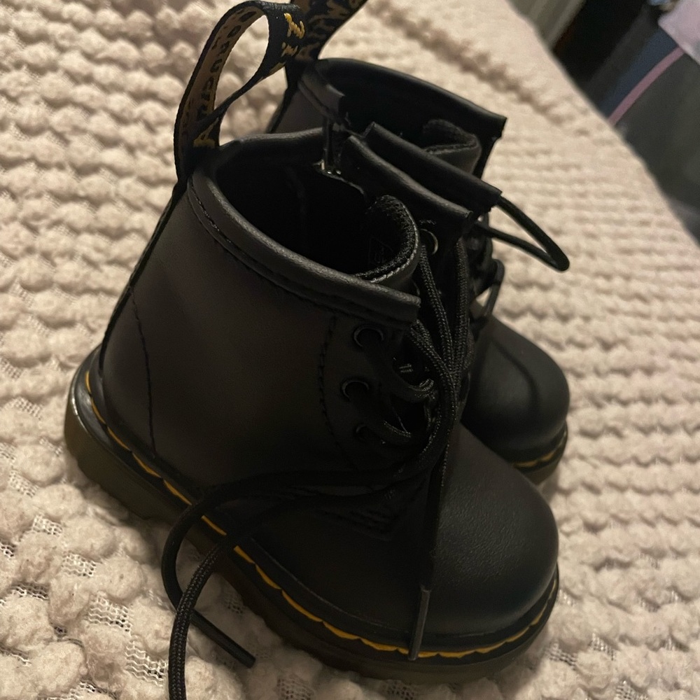 Baby girl shoes size 4c dr martens